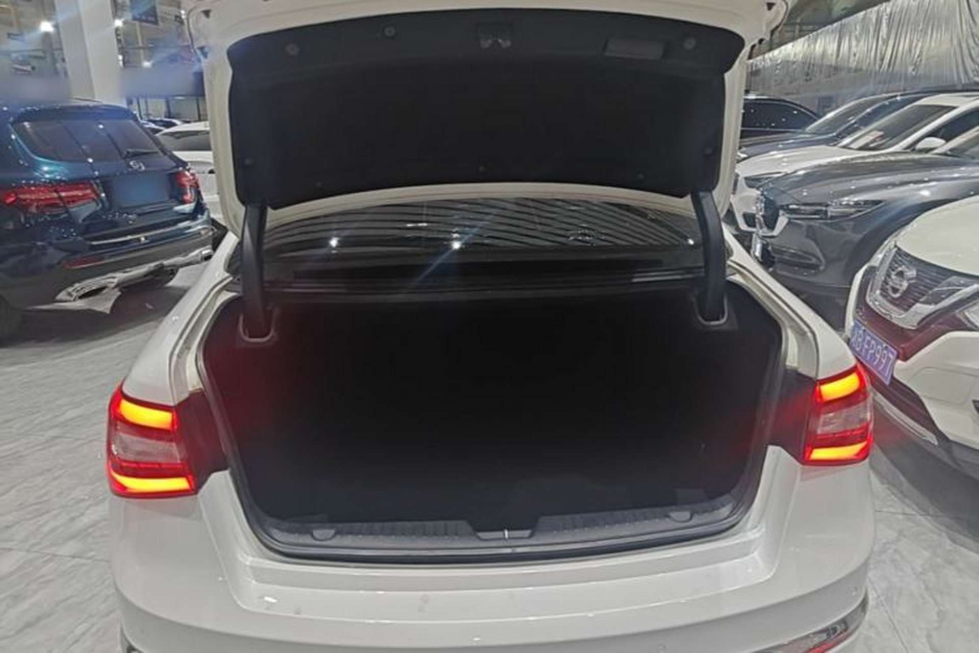 Used Kia Cadenza 2013 2.4L Business Sunroof Version China IV Standard Trunk