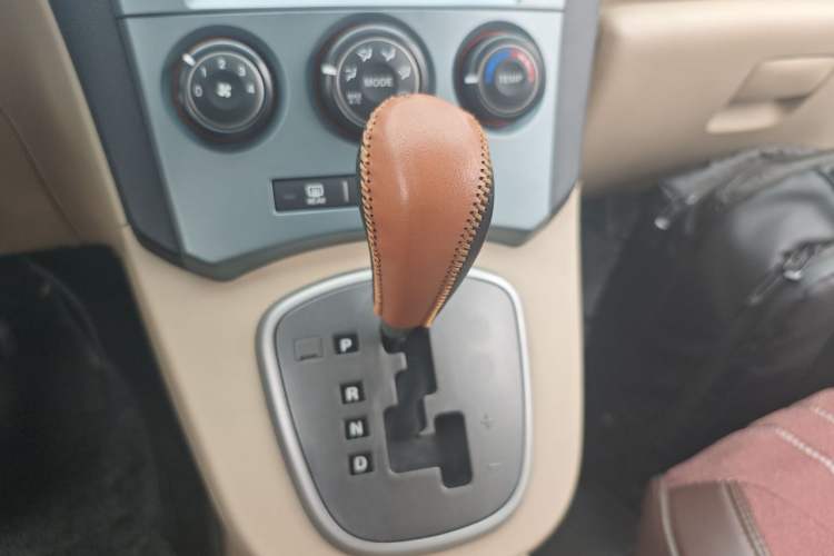 Used Kia Carens 2007 2.0L 7-Seater Standard Edition Gear Lever