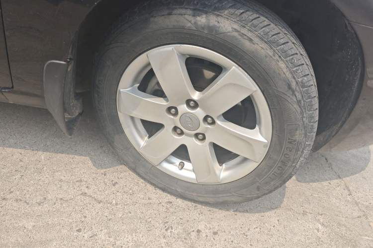 Used Kia Carens 2007 2.0L 7-Seater Standard Edition Right Front Wheel Hub