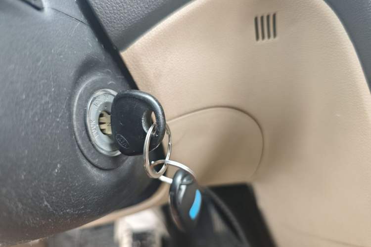 Used Kia Carens 2007 2.0L 7-Seater Standard Edition Vehicle Key