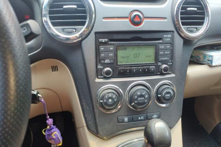 Used Kia Carens 2007 2.0L 7-Seater Standard Edition Audio And AC Panel