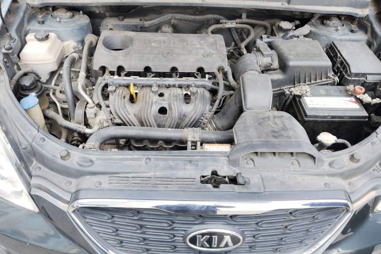 Used Kia Carens 2007 2.0L 7-Seater Comfort Edition Engine Bay