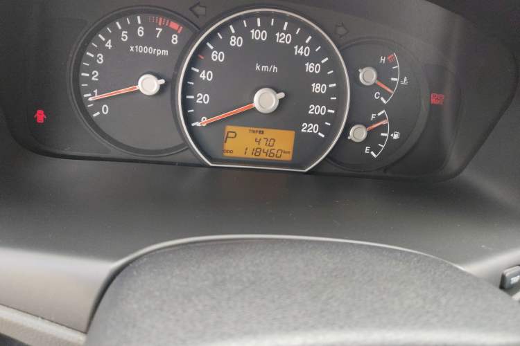 Used Kia Carens 2007 2.0L 7-Seater Comfort Edition Odometer Close Up