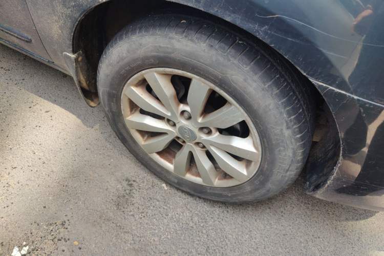 Used Kia Carens 2007 2.0L 7-Seater Standard Edition Right Front Wheel Hub