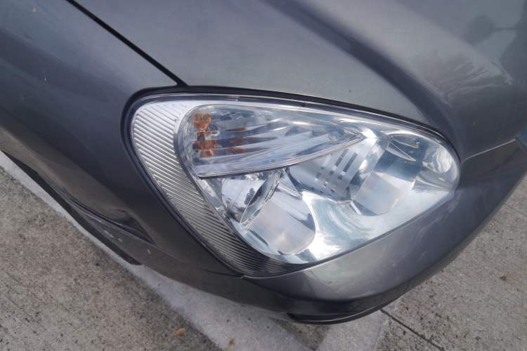 Used Kia Carens 2007 2.0L 7-Seater Standard Edition Right Front Headlight