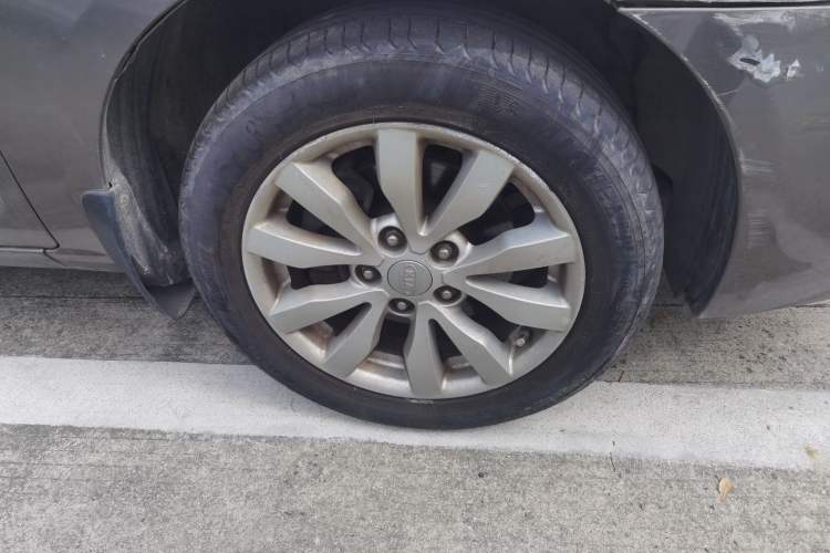 Used Kia Carens 2007 2.0L 7-Seater Standard Edition Right Front Wheel Hub
