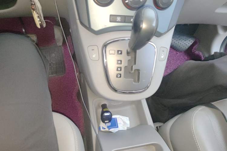 Used Kia Carens 2007 2.0L 5-Seater Comfort Edition Gear Lever