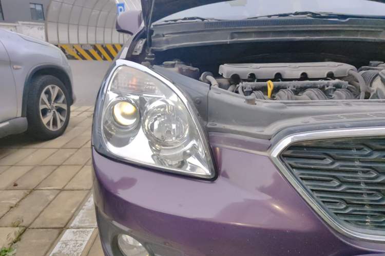 Used Kia Carens 2007 2.0L 5-Seater Comfort Edition Right Front Headlight