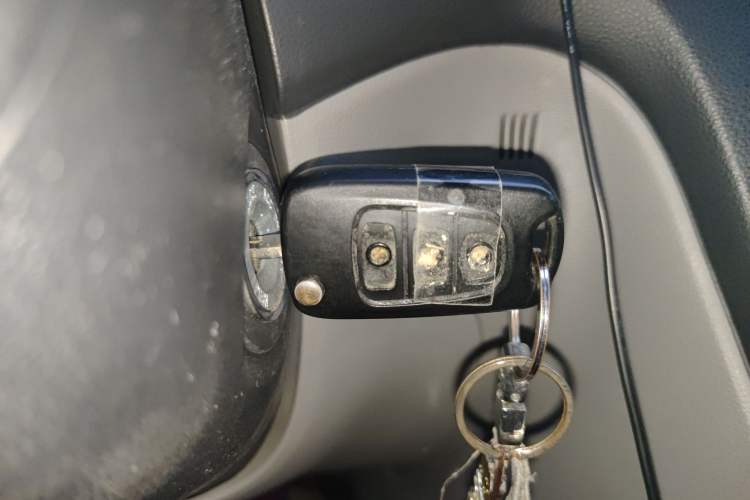 Used Kia Carens 2007 2.0L 5-Seater Comfort Edition Vehicle Key