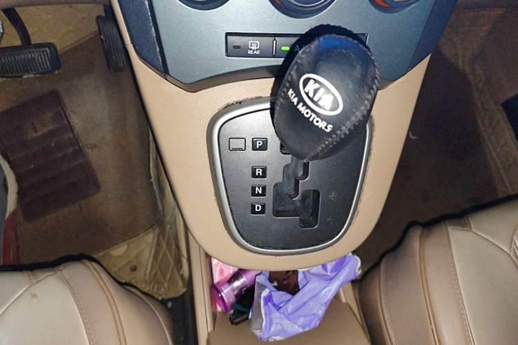 Used Kia Carens 2007 2.0L 5-Seater Luxury Edition Gear Lever