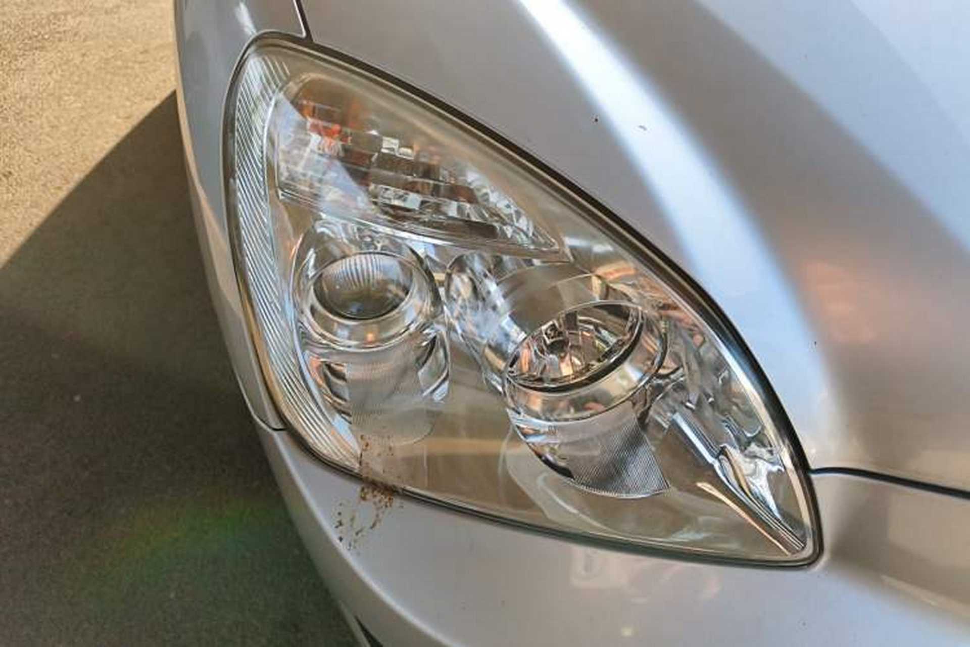 Used Kia Carens 2007 2.0L 7-Seater Standard Edition Right Front Headlight