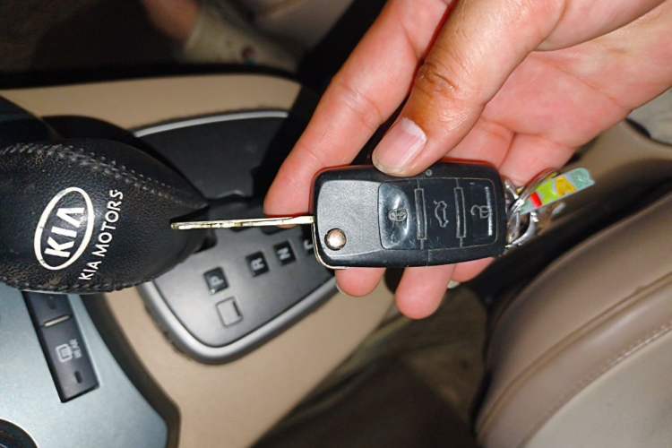 Used Kia Carens 2007 2.0L 5-Seater Luxury Edition Vehicle Key