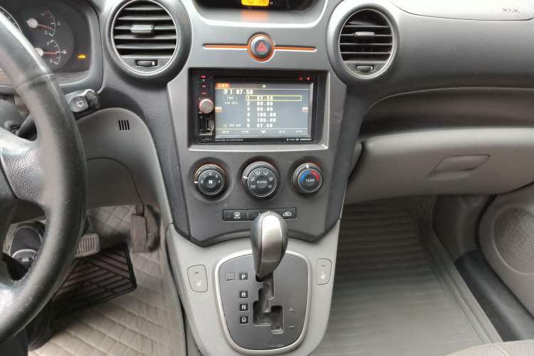 Used Kia Carens 2007 2.0L 7-Seater Comfort Edition Audio And AC Panel