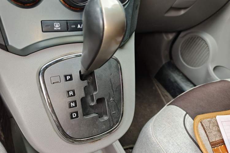 Used Kia Carens 2007 2.0L 7-Seater Standard Edition Gear Lever