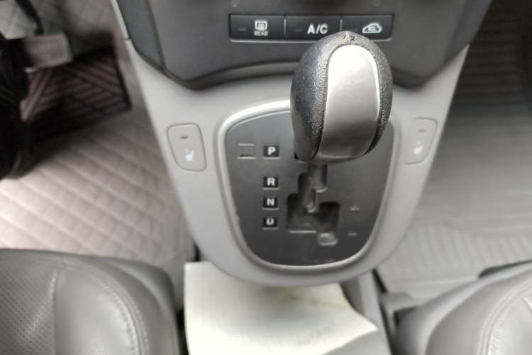 Used Kia Carens 2007 2.0L 7-Seater Comfort Edition Gear Lever