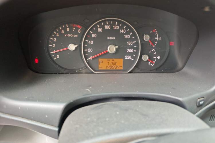 Used Kia Carens 2007 2.0L 7-Seater Standard Edition Odometer Close Up