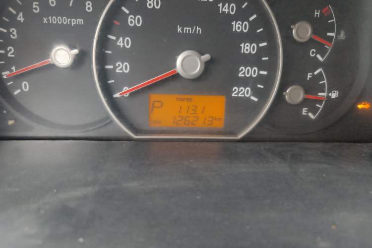 Used Kia Carens 2007 2.0L 7-Seater Comfort Edition Odometer Close Up