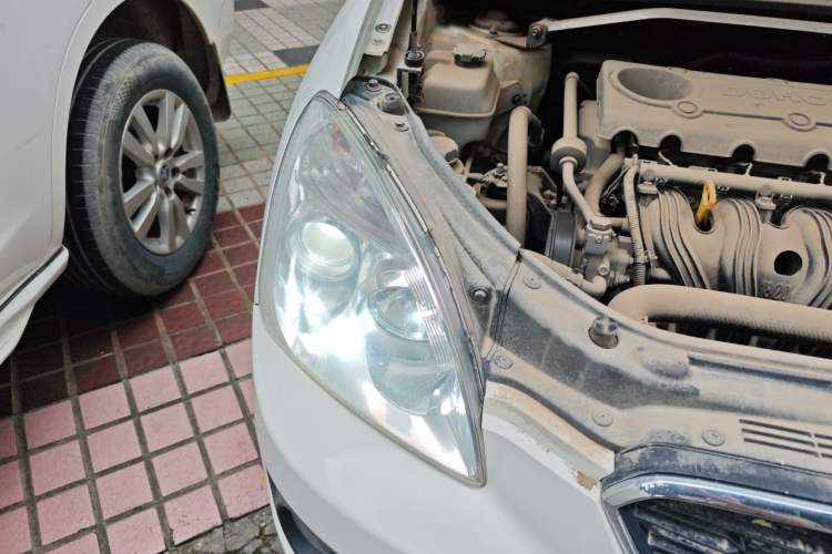 Used Kia Carens 2007 2.0L 7-Seater Standard Edition Right Front Headlight