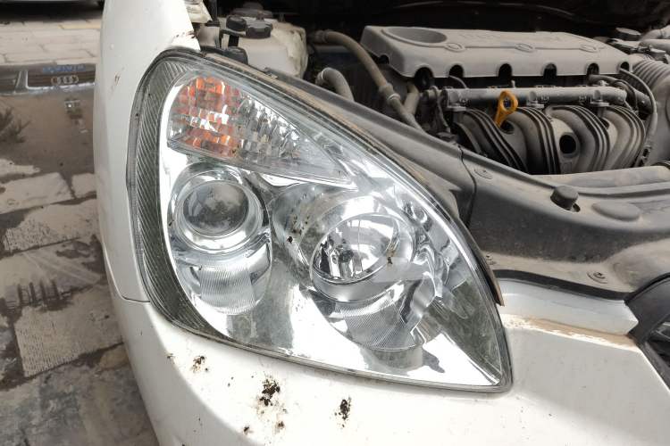 Used Kia Carens 2007 2.0L 7-Seater Comfort Edition Right Front Headlight