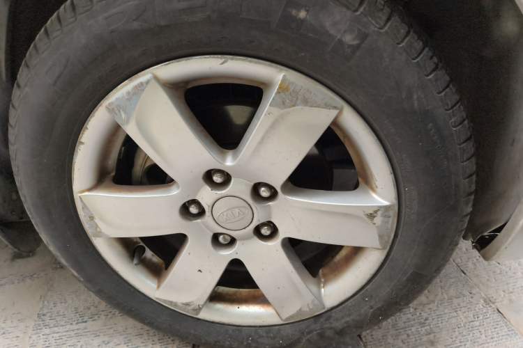 Used Kia Carens 2007 2.0L 7-Seater Comfort Edition Right Front Wheel Hub