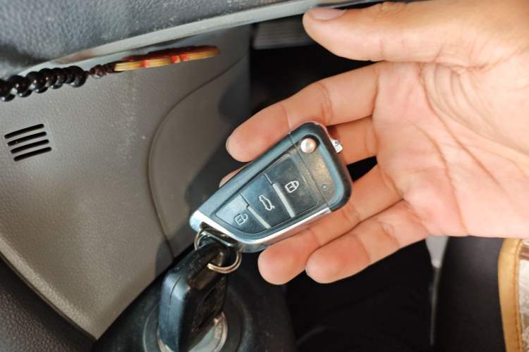 Used Kia Carens 2007 2.0L 7-Seater Standard Edition Vehicle Key