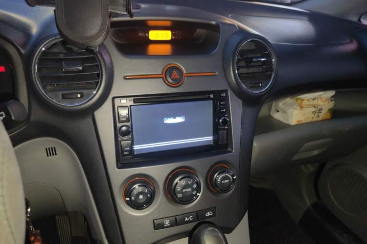 Used Kia Carens 2011 2.0L 7-Seater Automatic Standard Edition Audio And AC Panel