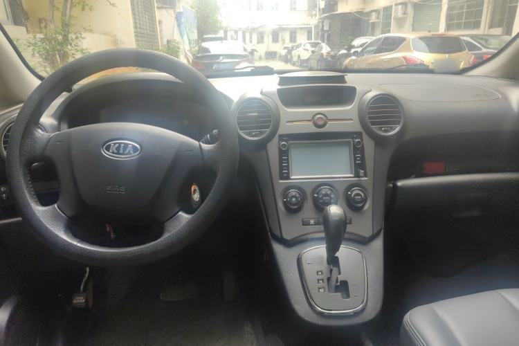 Used Kia Carens 2011 2.0L 7-Seater Automatic Standard Edition Center Console