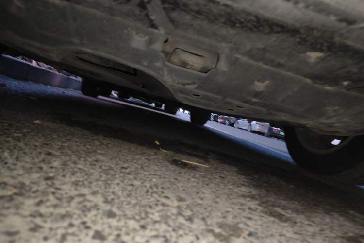 Used Kia Carens 2011 2.0L 7-Seater Automatic Standard Edition Chassis Front