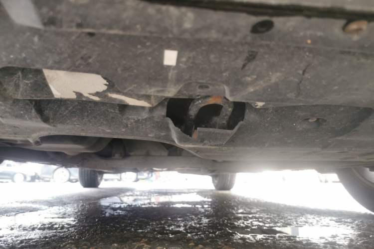 Used Kia Carens 2011 2.0L 7-Seater Automatic Comfort Edition Chassis Front