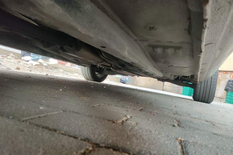 Used Kia Carens 2011 2.0L 7-Seater Automatic Standard Edition Chassis Front Left