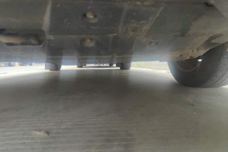 Used Kia Carens 2011 2.0L 7-Seater Automatic Standard Edition Chassis Front Left
