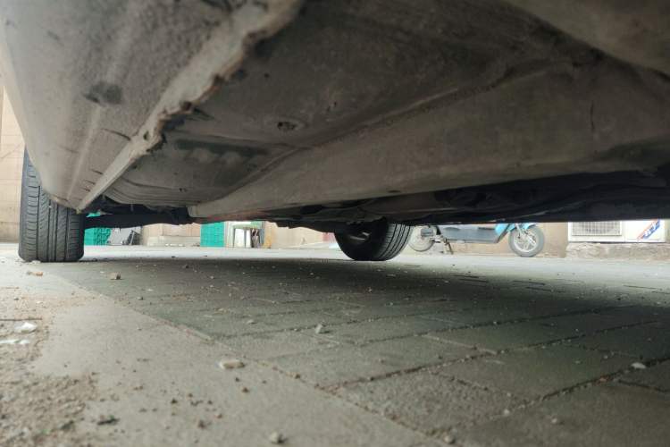 Used Kia Carens 2011 2.0L 7-Seater Automatic Standard Edition Chassis Front Right