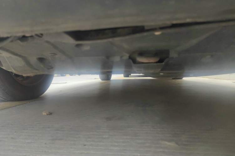 Used Kia Carens 2011 2.0L 7-Seater Automatic Standard Edition Chassis Front Right