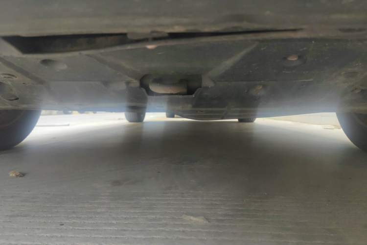 Used Kia Carens 2011 2.0L 7-Seater Automatic Standard Edition Chassis Front