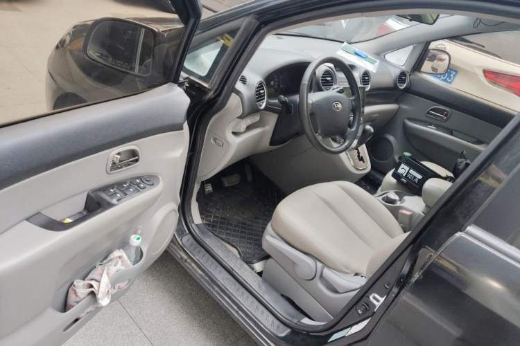 Used Kia Carens 2011 2.0L 5-Seater Automatic Standard Edition Driver Seat