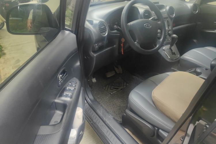 Used Kia Carens 2011 2.0L 7-Seater Automatic Standard Edition Driver Seat
