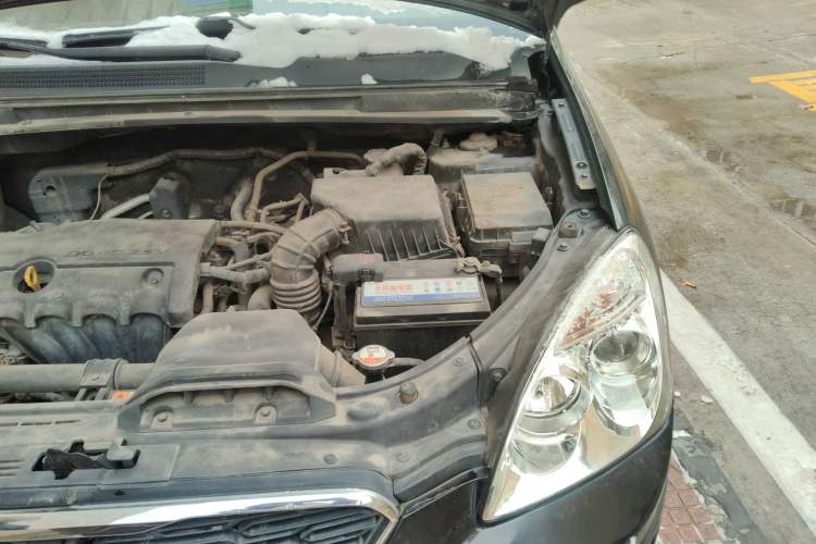 Used Kia Carens 2011 1.6L 5-Seater Manual Luxury Edition Engine Bay Left