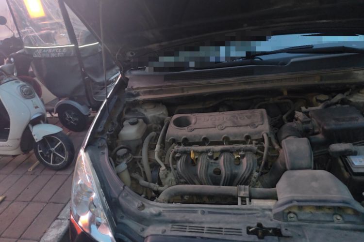 Used Kia Carens 2011 2.0L 7-Seater Automatic Standard Edition Engine Bay Right