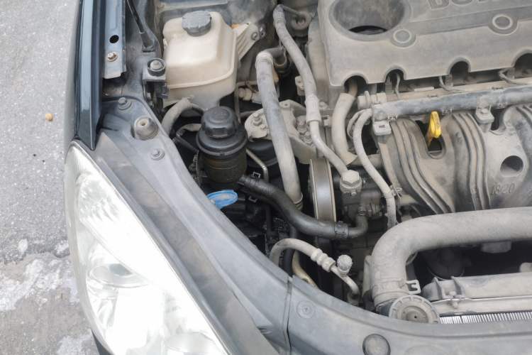 Used Kia Carens 2011 2.0L 7-Seater Automatic Comfort Edition Engine Bay Right
