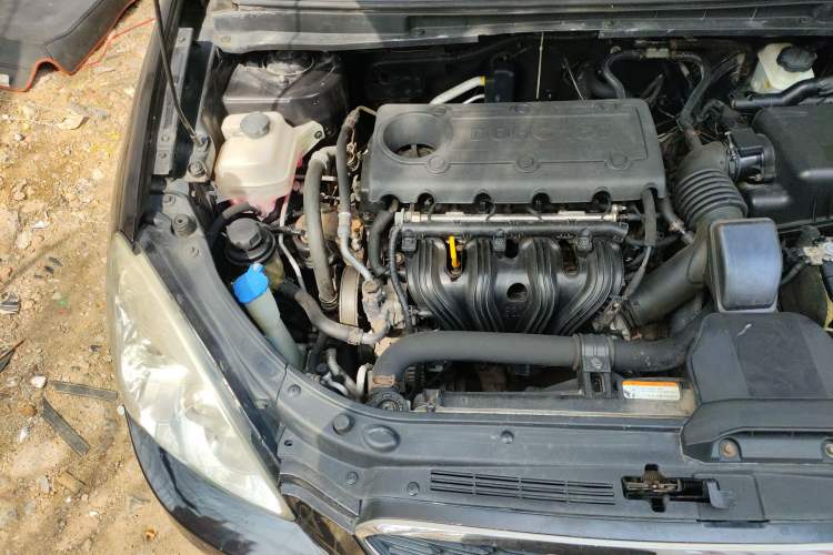 Used Kia Carens 2011 2.0L 7-Seater Automatic Standard Edition Engine Bay Right