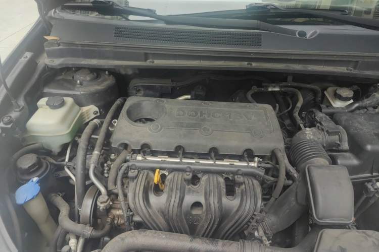 Used Kia Carens 2011 2.0L 7-Seater Automatic Standard Edition Engine Bay Right