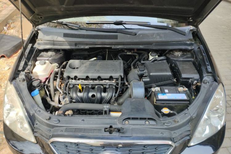 Used Kia Carens 2011 2.0L 7-Seater Automatic Standard Edition Engine Bay