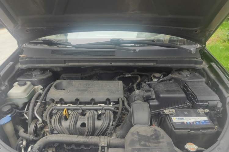 Used Kia Carens 2011 2.0L 7-Seater Automatic Standard Edition Engine Bay