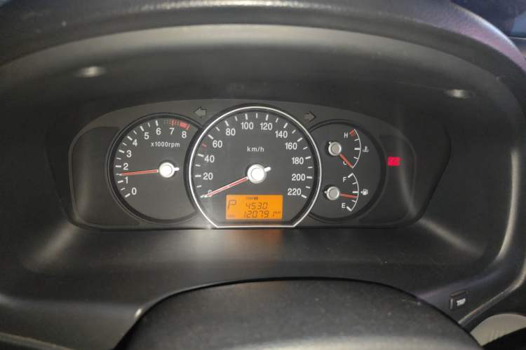 Used Kia Carens 2011 2.0L 7-Seater Automatic Standard Edition Instrument Cluster