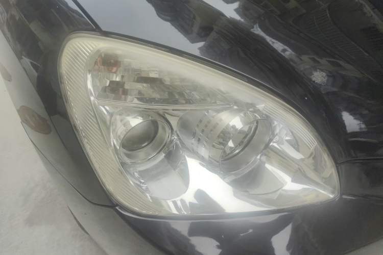 Used Kia Carens 2011 2.0L 7-Seater Automatic Standard Edition Right Front Headlight