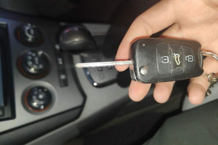Used Kia Carens 2011 2.0L 7-Seater Automatic Standard Edition Vehicle Key