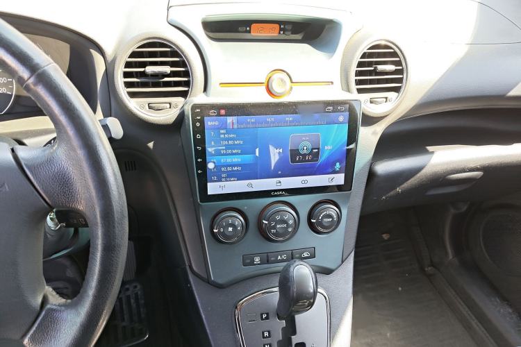 Used Kia Carens 2011 2.0L 7-Seater Automatic Standard Edition Audio And AC Panel