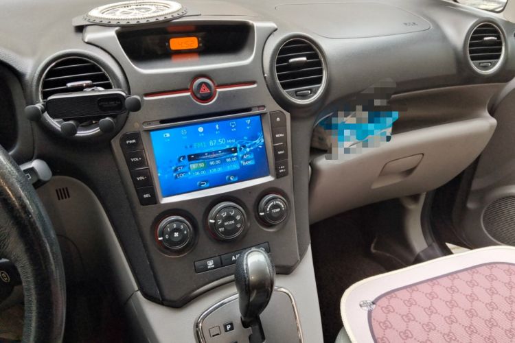 Used Kia Carens 2011 2.0L 7-Seater Automatic Standard Edition Audio And AC Panel