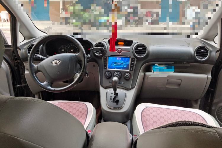 Used Kia Carens 2011 2.0L 7-Seater Automatic Standard Edition Center Console