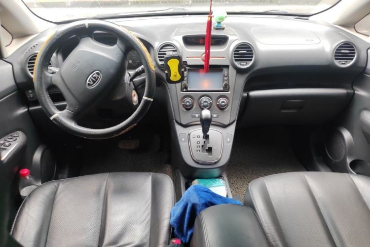 Used Kia Carens 2011 2.0L 7-Seater Automatic Comfort Edition Center Console